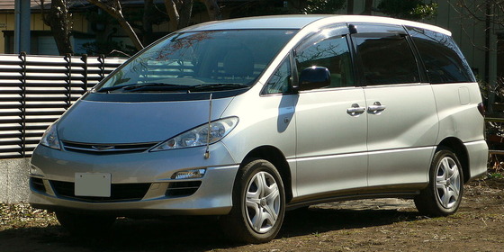 2003_Toyota_Estima_01