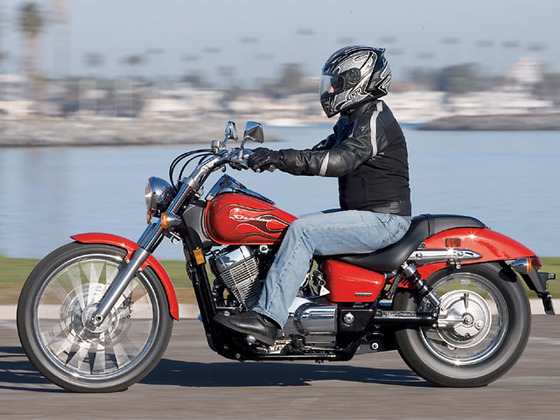 0702_crup_02_z+motorcycle_cruiser_comparison+riding_left_side