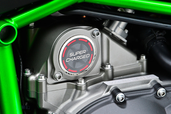 2019_ninja-2-carbon_zx1002jkf_impression_09