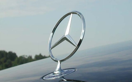 0301_10zoom+2003_mercedes_benz_s_class+hood_emblem_view