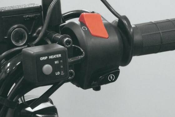 バイクが11月に納車されるんだけど今のうちにグリップヒーターオプションつけたほうがいいか？