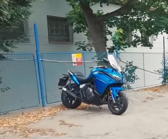 この青いバイクなんていうのかわかる奴ちょっと来てくれｗｗｗｗｗｗｗｗ