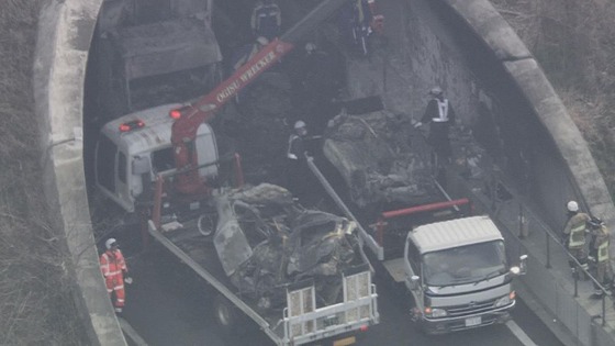 大型トラック運転中にTikTokの料理動画をスクショしようとして渋滞の列に突っ込み6人が死亡した事故で運転手の女に対し拘禁刑7年を求刑←あまりに軽いと話題に