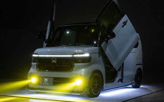 お前ら「軽自動車乗ってる貧乏人w」ワイ「ワイ軽乗りやけどカスタム費用で300万円はかかってるよw」のサムネイル