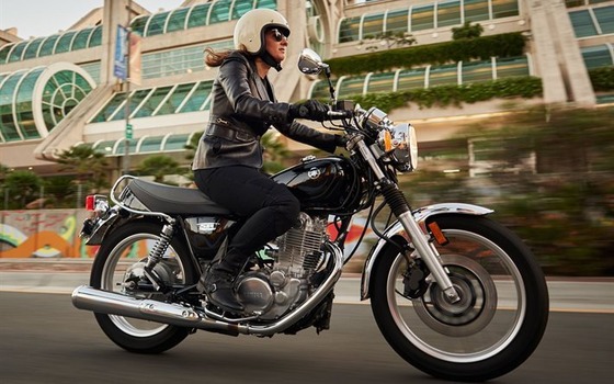 thumb2-yamaha-sr400-2016-girl-city