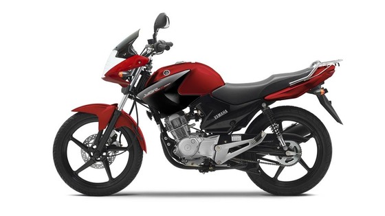 2014-Yamaha-YBR125-EU-Red-Spirit-Studio-006