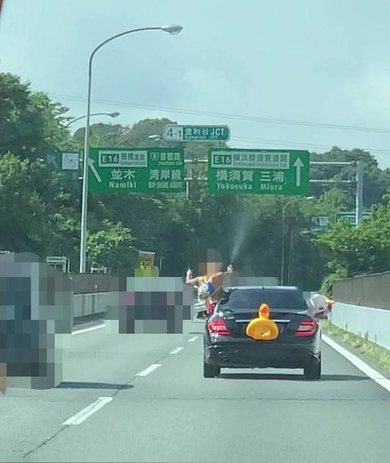 【悲報】浮き輪で車のナンバーを隠し高速道路を水鉄砲噴射しながら走行したZ戦士3人→無事御用にｗｗｗｗｗｗｗｗｗ