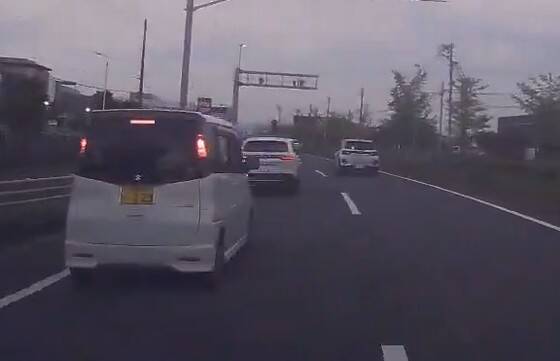 【動画】 「前に入ってきた軽自動車がブレーキかけてきたから、前に割り込んでブレーキやり返してやった」→大炎上ｗｗｗｗｗｗｗｗｗｗｗｗ