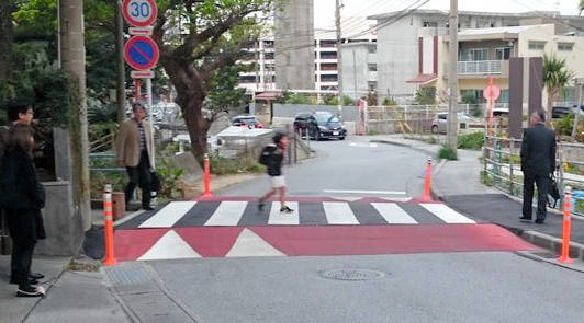 警察「横断歩道で人が居るのに止まらない奴は、片っ端から検挙するからｗｗｗｗｗｗ」