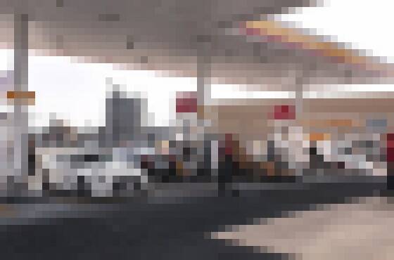 【画像】群馬のガソリンスタンドでとんでもない車4台が給油するｗｗｗｗｗｗｗ