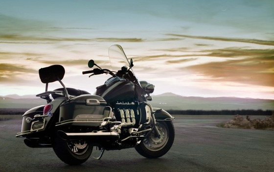 2009_triumph_rocket_iii_touring-t3