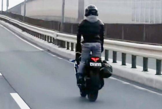 立ち乗りバイク