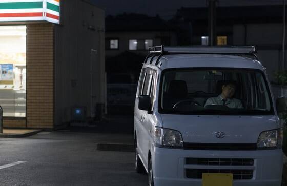 コンビニに車停めて寝る営業マン片っ端から通報してるはｗｗｗ