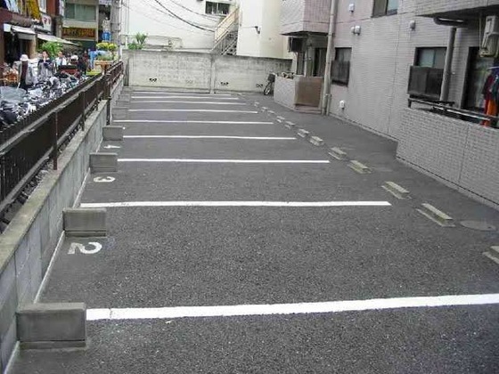 【悲報】東京の駐車場、難易度が高過ぎるｗｗｗｗｗｗｗｗ