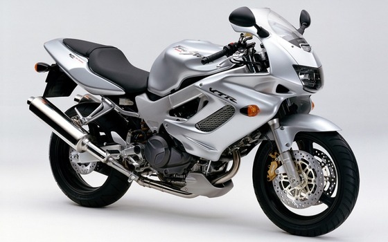 あまりのカッコよさに腰が外れたバイクｗｗｗ
