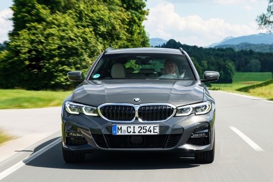 bmw-330e-touring