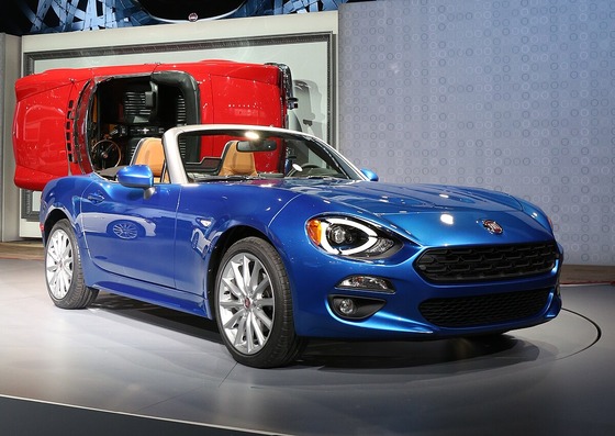 Fiat_124_Spider_-_LA_Auto_Show_2015_(23121899872)_(cropped)