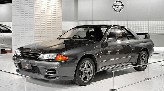800px-Nissan_Skyline_R32_GT-R_001