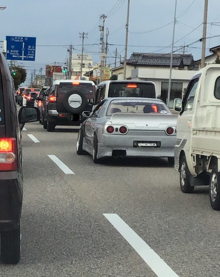 【画像】こんな事やってる車って捕まらないの？？？？？