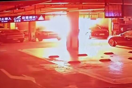 中国広東省仏山市の地下駐車場にてEVが突然爆発炎上…燃え方がヤバすぎる