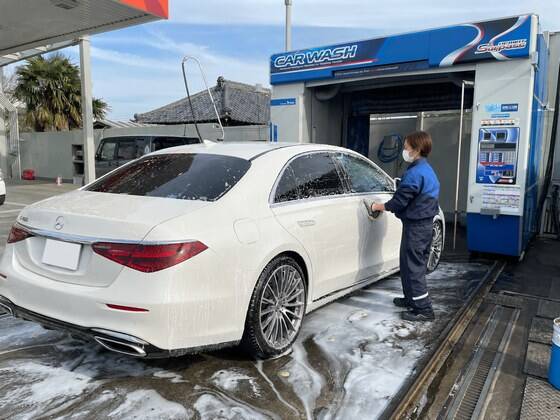 ガソリンスタンドの店員って高級車の洗車するの怖くないの？