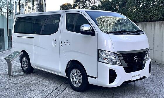 Nissan_Caravan_(E26),_right-front,_2022