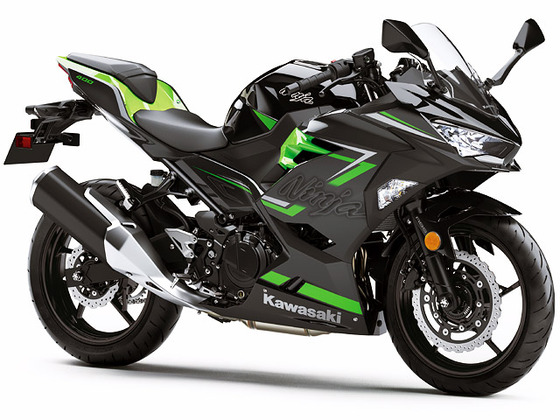 Ninja400買うつもりでバイク屋行ったんだが悩んできたから助けて