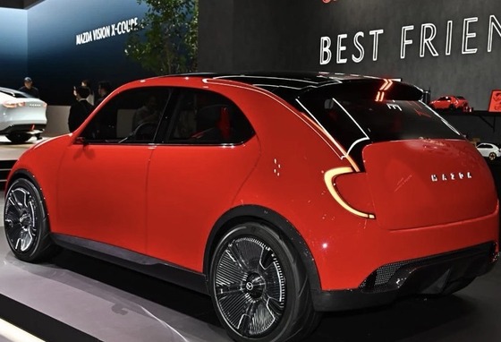 【画像】MAZDA2の後継車となるマツダのコンセプトカーがコレｗｗｗｗｗ