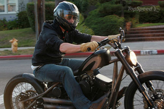 brad-pit-riding-his--1_600x0w