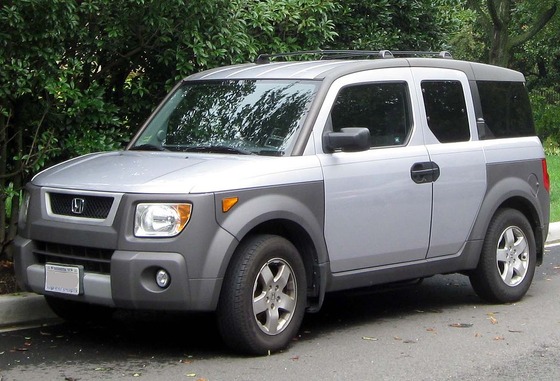 1200px-2003-2006_Honda_Element_--_08-28-2011