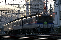 ����飲��