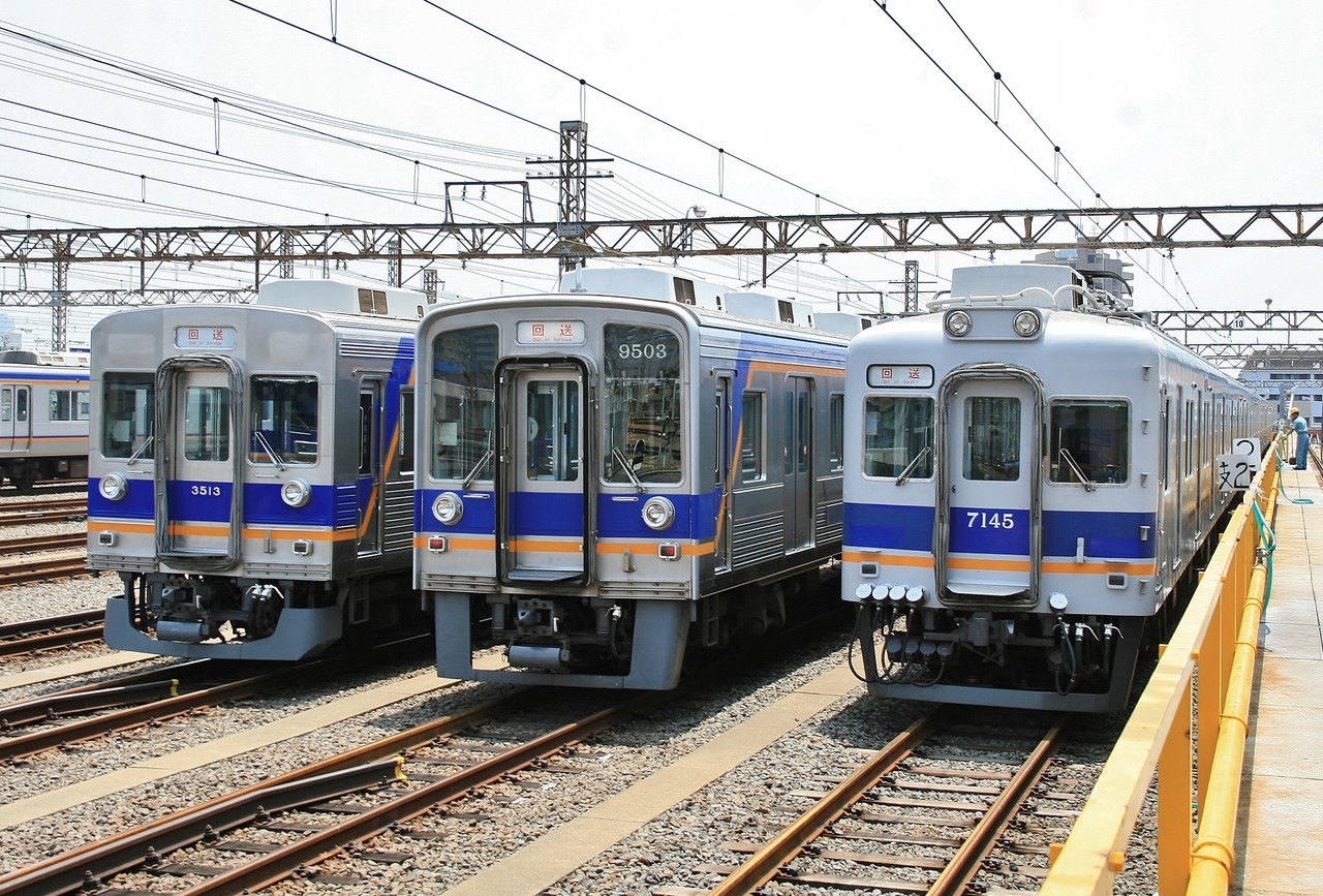 ダメダメ課長日記 ズラリ通勤電車 南海住ノ江車庫