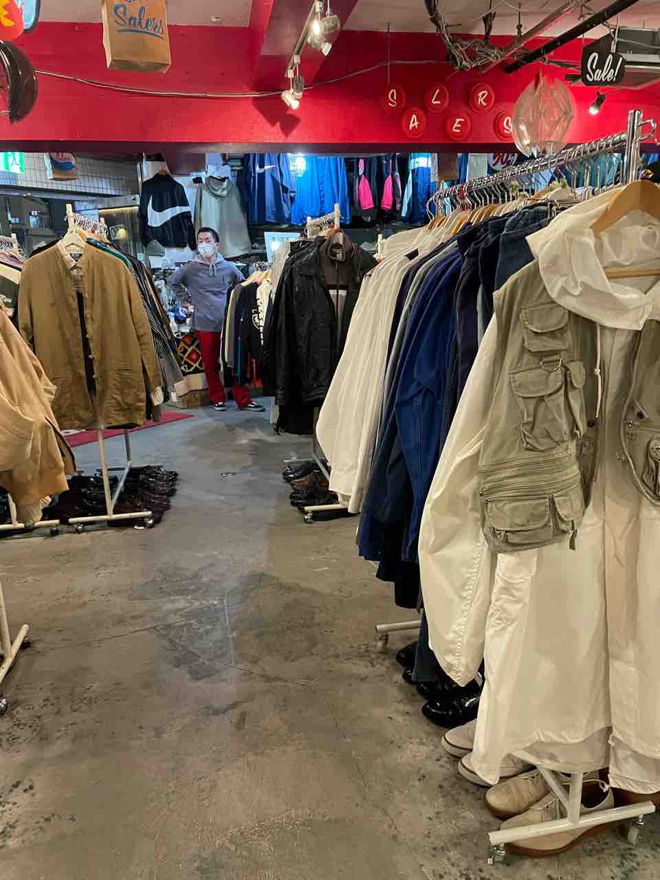 店内ソーシャルディスタンス。 Dクロージング ラボ