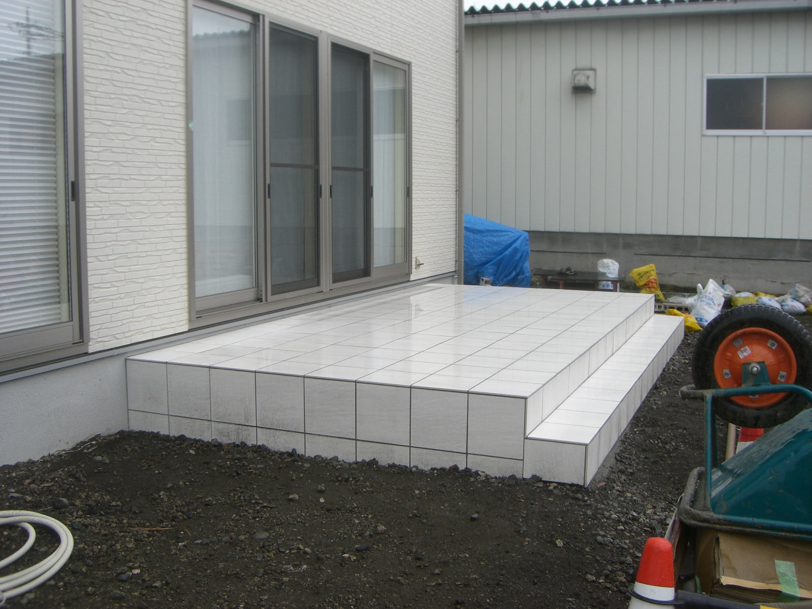 タイルテラス 日々のエクステリアを考える