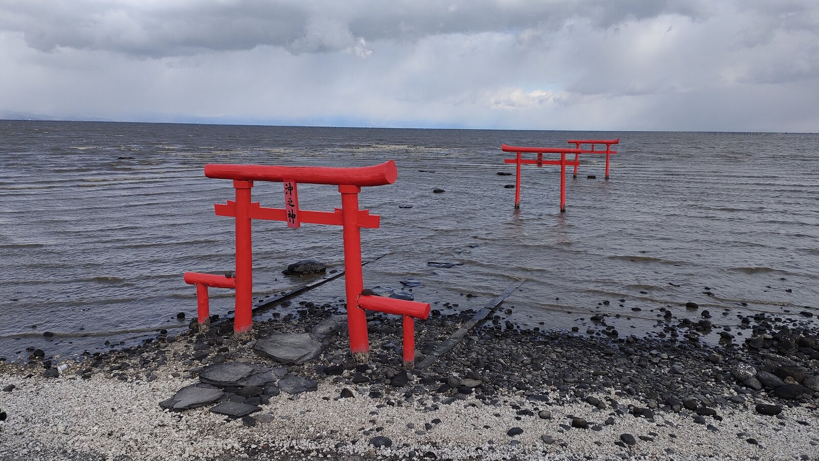 こんどはどこへいくの?:大魚神社の海中鳥居