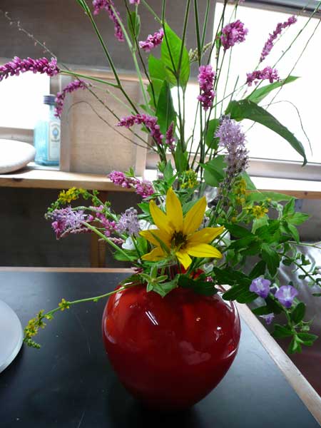 09 08 30の赤い花瓶 Soba De Sova