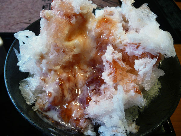 松月氷室の天然氷使用 濃厚な苺シロップがとろ りたっぷりなかき氷 家族レストラン 坂東太郎 古河市 Soba De Sova 松月氷室の天然氷使用 濃厚な苺シロップがとろ りたっぷりなかき氷 家族レストラン 坂東太郎 古河市 Soba De Sova