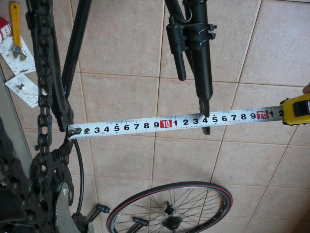 自転車エンド幅123mmと120mm違い