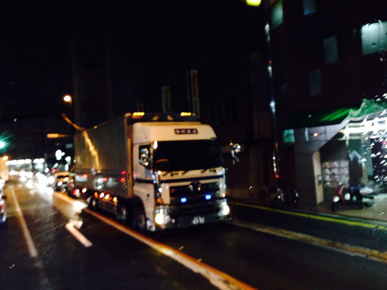 車高灯の交換でトラブル発生 ネジが回らない件でご迷惑おかけしましま٩ ۶ よりみち萌えෆ トラック