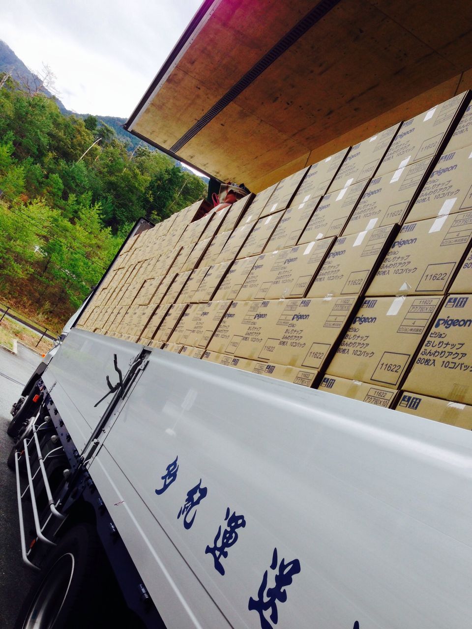 車高灯の交換でトラブル発生 ネジが回らない件でご迷惑おかけしましま٩ ۶ よりみち萌えෆ トラック