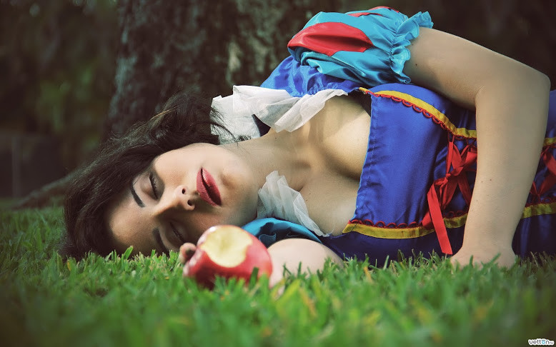People-Working-In-The-Field-While-Lying-On-A-Of-Grass-715873