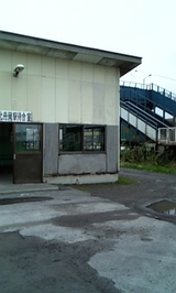 夜中の釣り:北舟岡駅 無人駅 2007