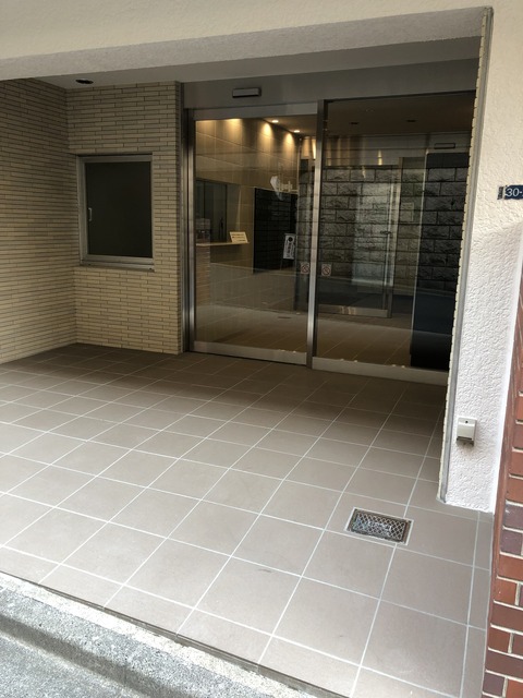カーサ神宮前エントランス