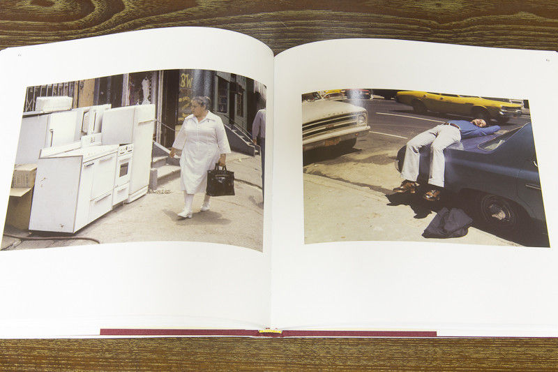 スーパーセール 半額 Slide Show: The Color Photographs of Helen Levitt ヘレン 洋書