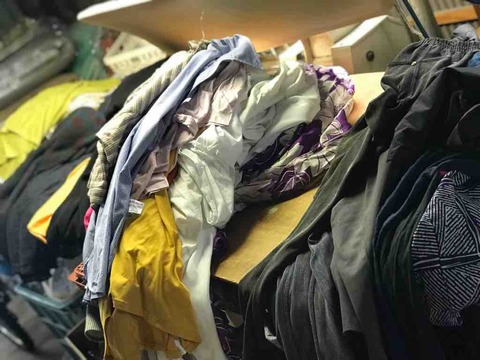 頑固な夏の汚れ!黄ばみになる前にコマメなお手入れをお忘れなく