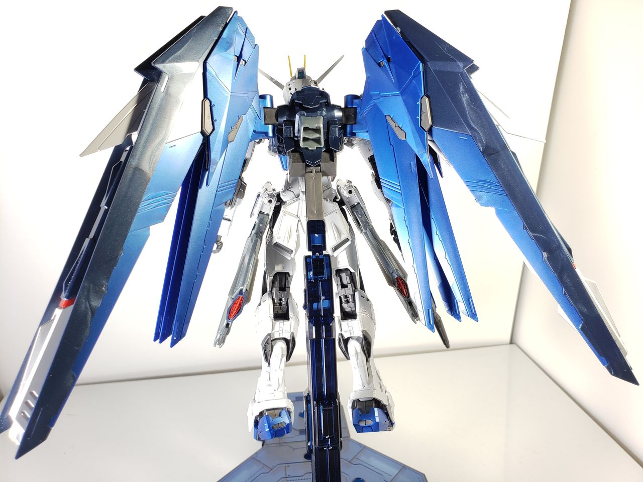MG 1/100 フリーダムガンダム Ver.2.0 フルバーストモード [スペシャル
