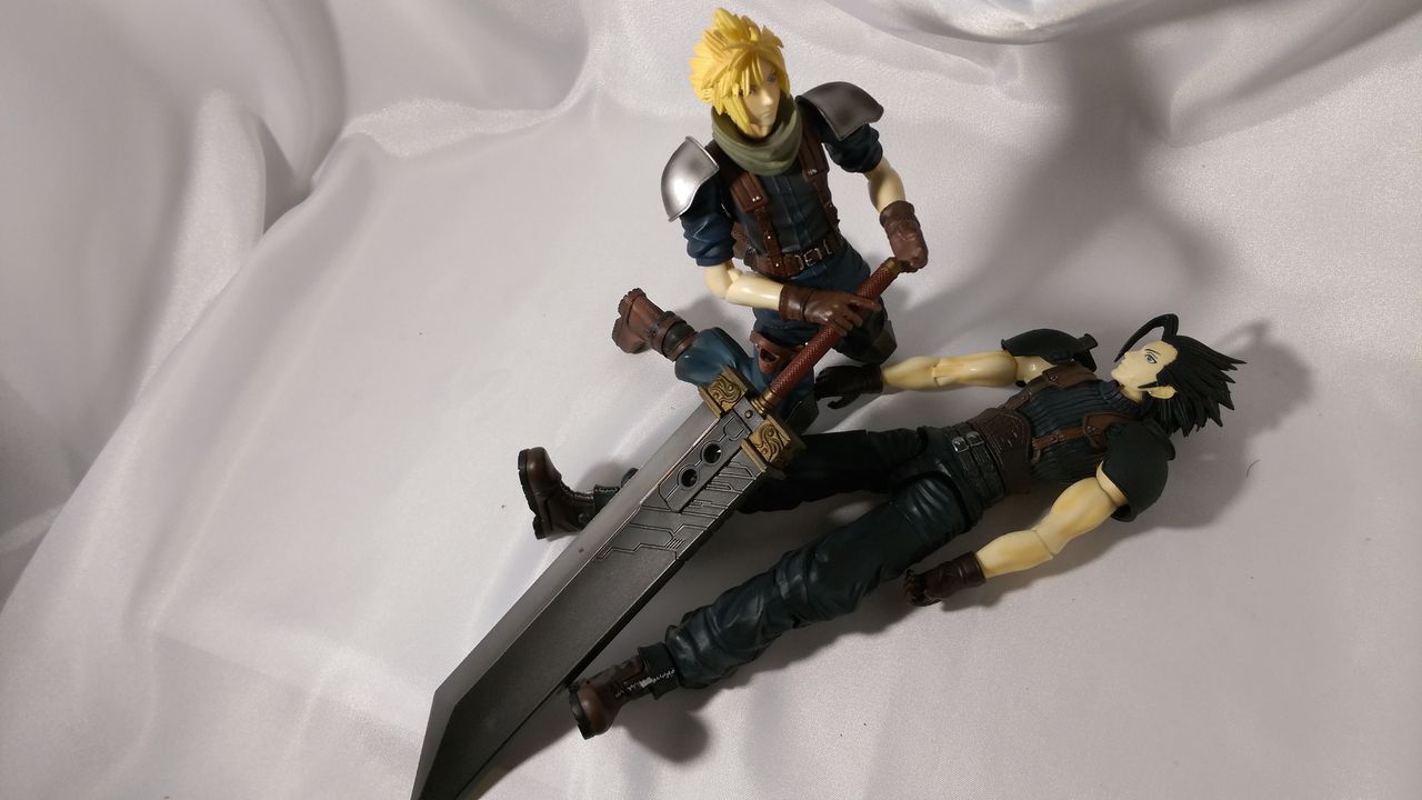 プレイアーツ Ff Cc クラウド ストライフ だいこん畑