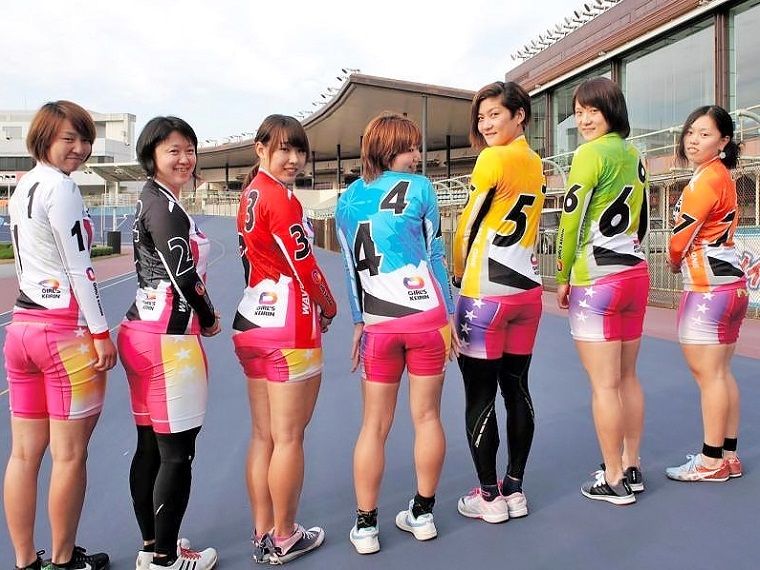 【未使用】ガールズ競輪 4番車 旧ユニフォーム 未使用】ガールズ競輪 4番車 旧ユニフォーム - メルカリ
