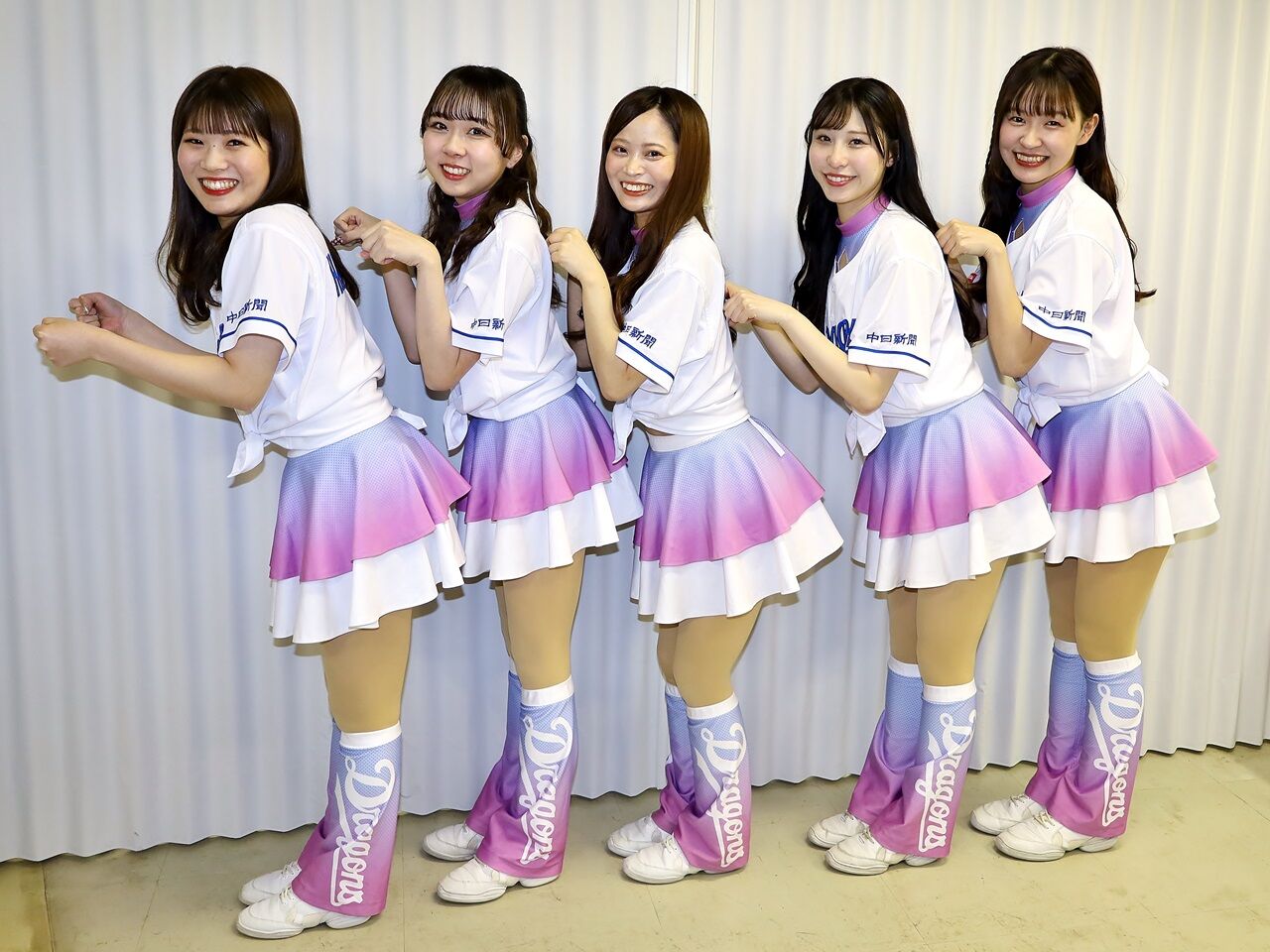 チアドラゴンズ Ｇ１開催中の豊橋競輪にチアドラゴンズ 寒風の中でパフォーマンスを披露 : 「新吾捕物帳」三番勝負番外編