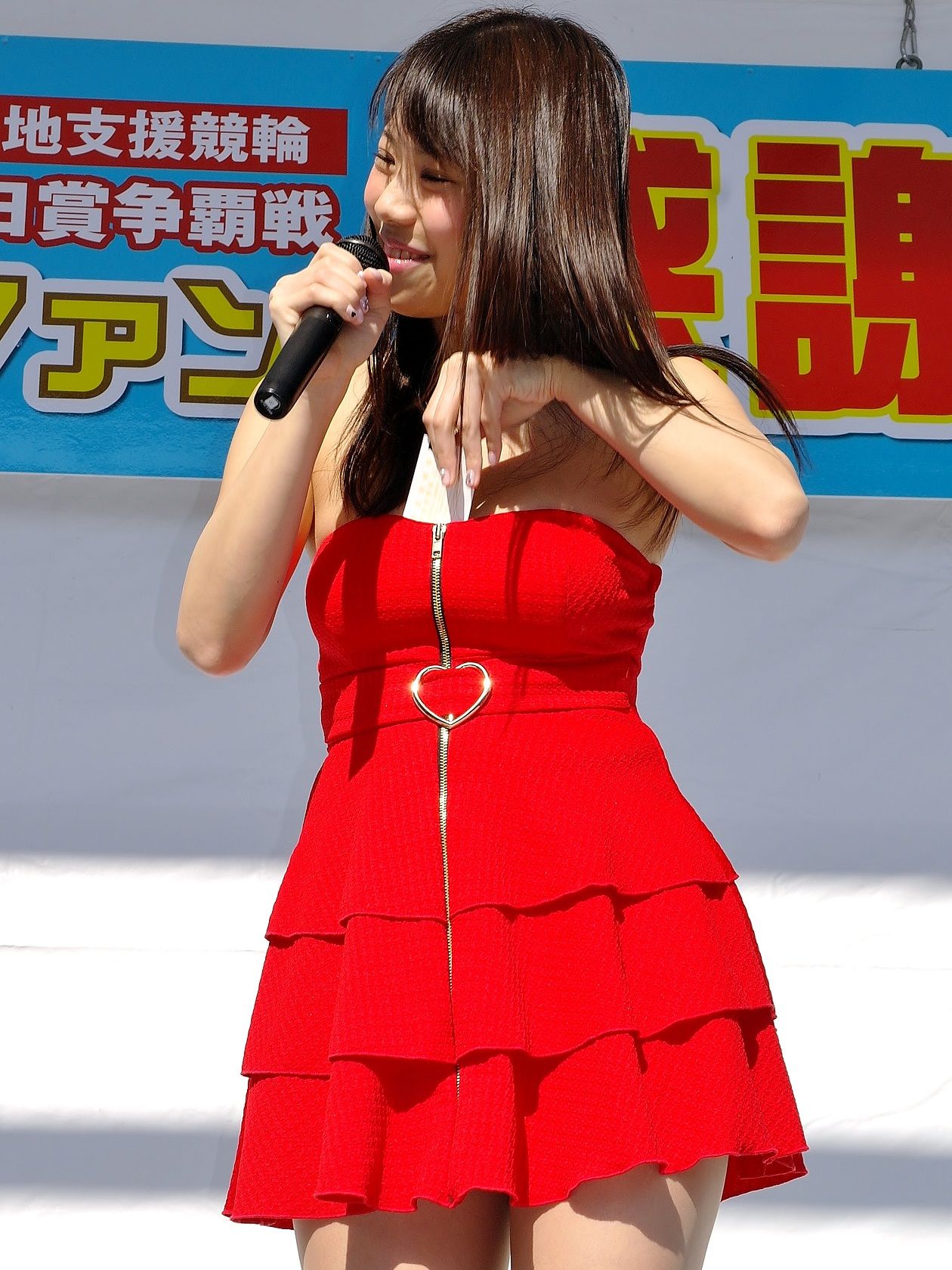 ｇ３開催中の奈良競輪に鈴木ふみ奈がトークショー ポカポカ陽気に 水着が良かったかも 新吾捕物帳 三番勝負番外編